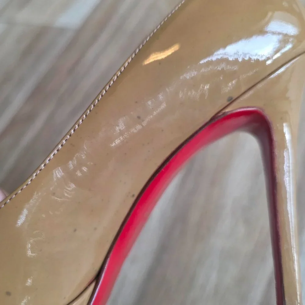 Christian Louboutin Bianca Nude Patent Leather Pumps Eur. 37.7 - Picture 15 of 15